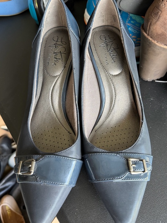 Stride Rite Shoes - Life Stride Women's Pointed Toe Navy heels with Buckle